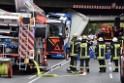 LKW blieb unter Bruecke haengen Koeln Ehrenfeld Innere Kanalstr Hornstr P037